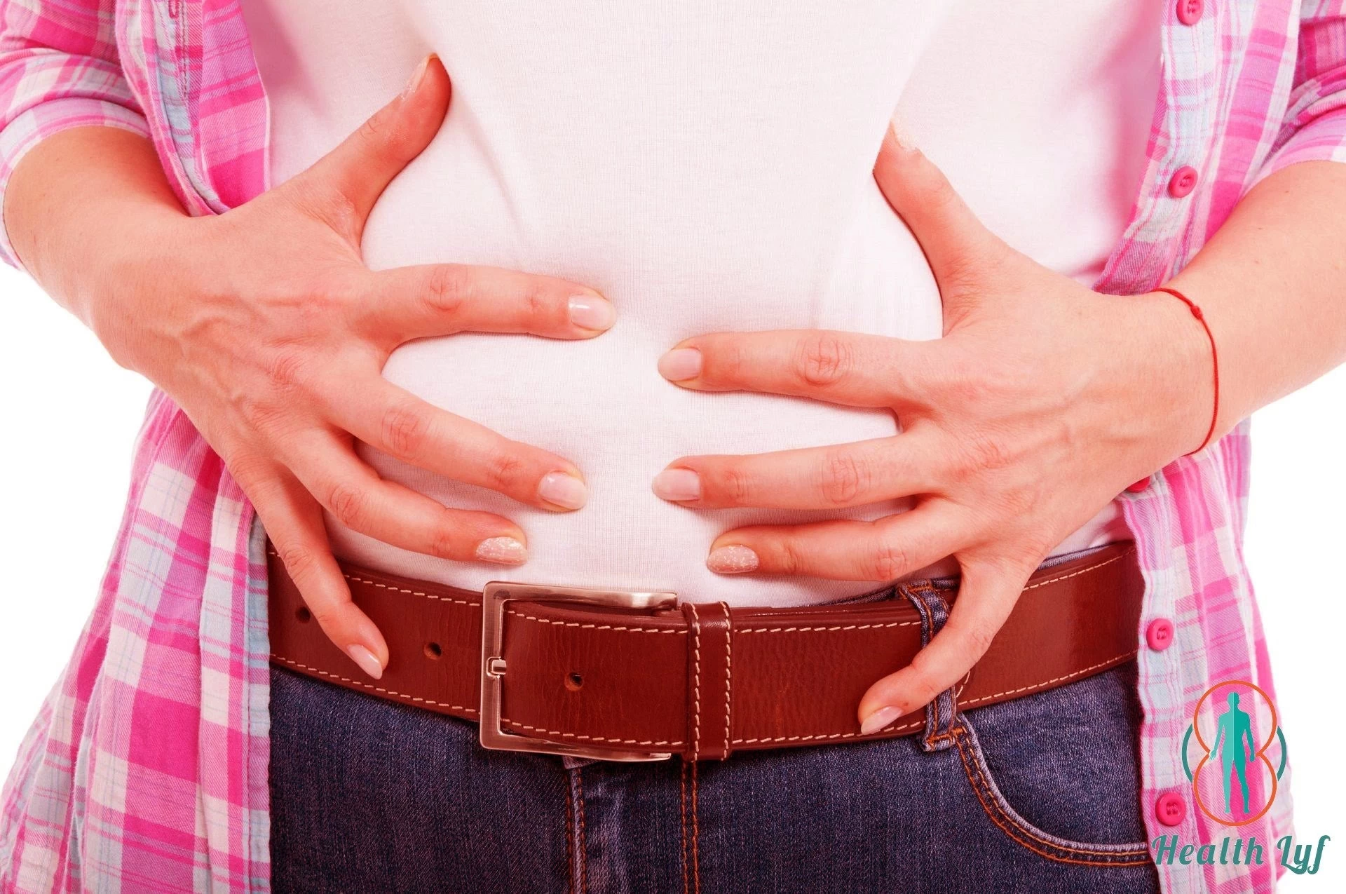 Φούσκωμα: Τρεις κινήσεις που μας απαλλάσσουν σε 3 λεπτα